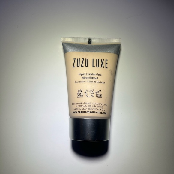 ZUZU LUXE Oil-Free Liquid Foundation Light To Medium NWOB - Picture 2 of 2